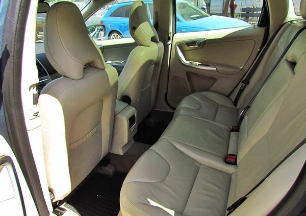 Volvo XC 60 cena 42800 przebieg: 270000, rok produkcji 2009 z Sobótka małe 277